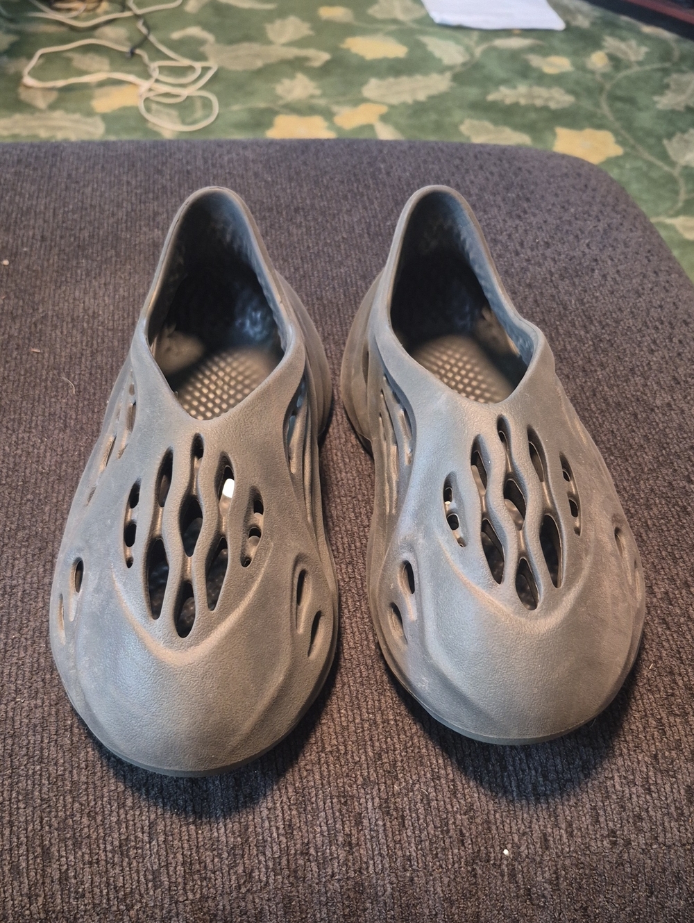 Yeezy Foam Runner Slip-On Clogs in Gray